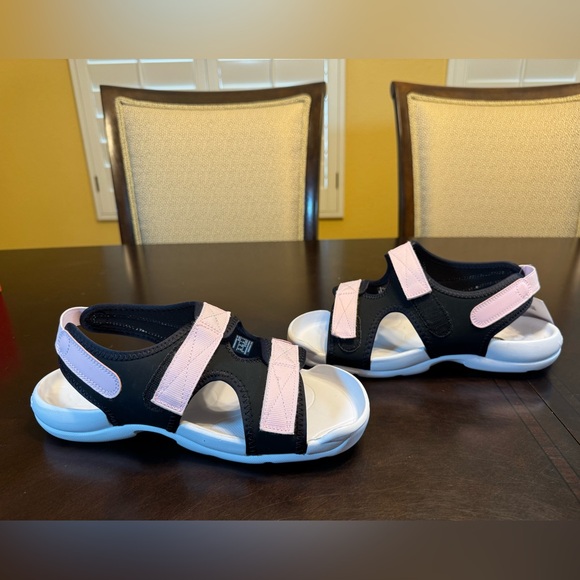 New Nike Sunray Sandals Pink Black Size 6Y - Picture 11 of 12
